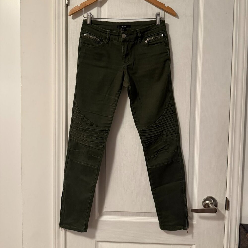 ⭐️$5, spend over $20 - Forever 21 Denim edgy skinny jeans in forest green